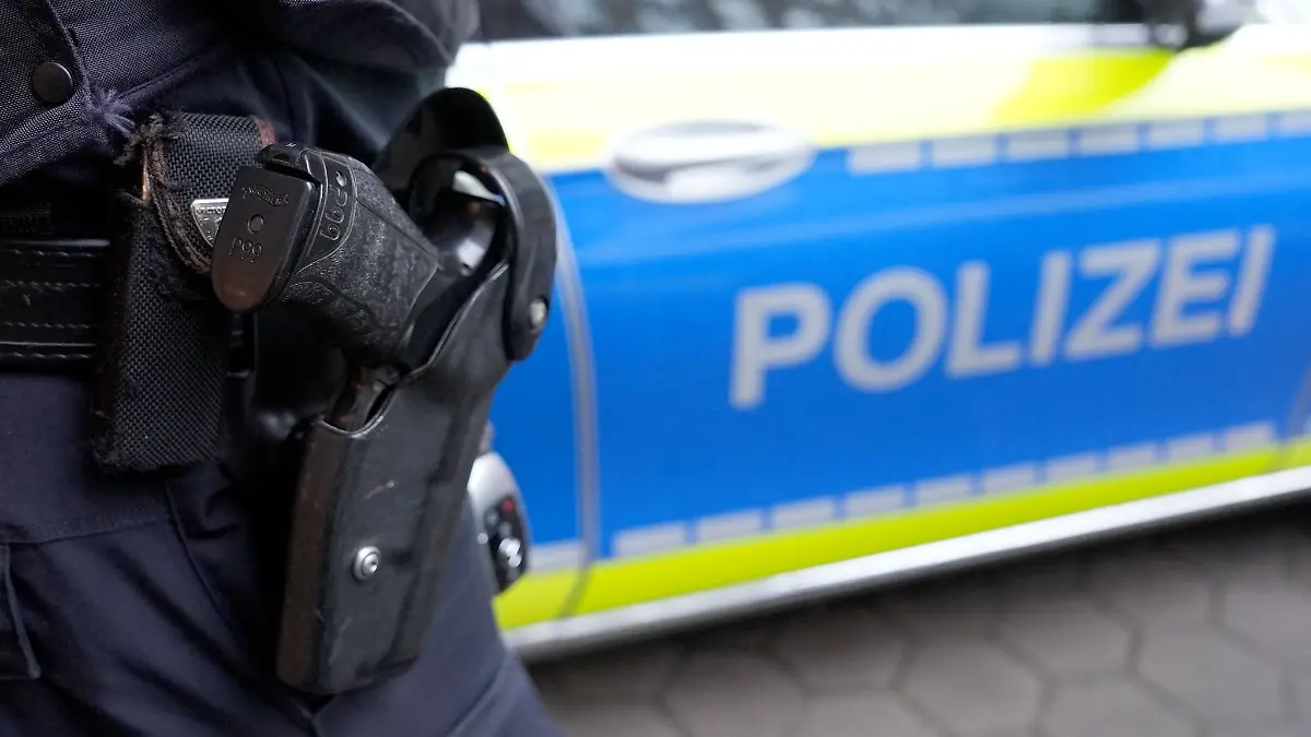 Nach einem Warnschuss der Polizei verschanzte sich Mann in seinem Badezimmer. (Symbolbild)