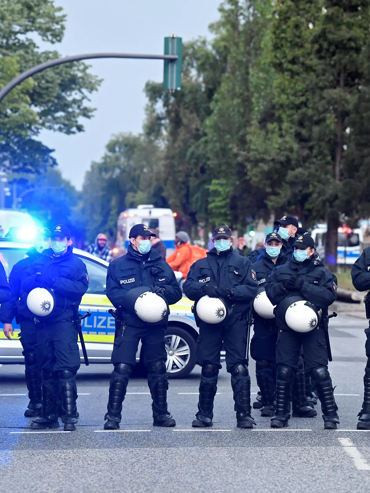 Police officers wearing face masks block a street at Reeperbahn red-light district during a May Day demonstration, amid the spread of the coronavirus disease (COVID-19), in Hamburg, Germany May 1, 2020. REUTERS/Fabian Bimmer