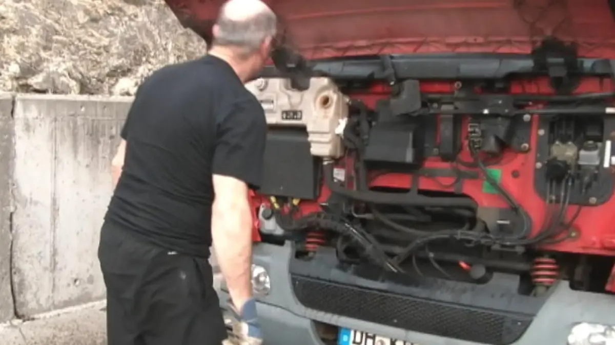 Ist die Reise der Auswanderer schon zu Ende? Der LKW hat Probleme