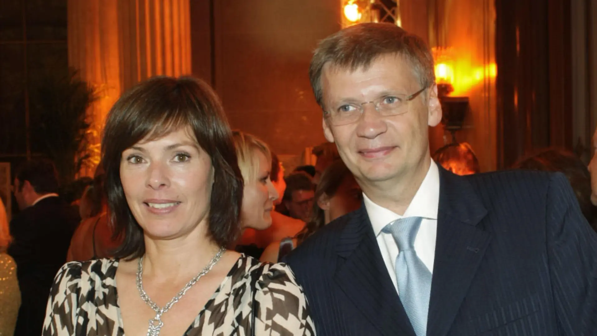 Der TV-Moderator Günther Jauch und seine Ehefrau Thea sind am Freitag (31.08.2007) in Berlin zu Gast beim Deutsch-Russischen Sommerballs für Wirtschaft, Politik und Kultur. Die Veranstaltung fand zum sechsten Mal auf dem Gelände der Russischen Botschaft Unter den Linden statt. Foto: Soeren Stache dpa/lbn +++(c) dpa - Bildfunk+++