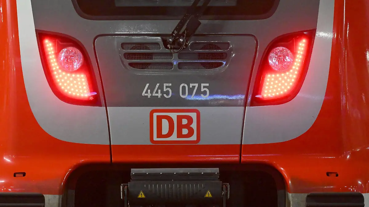 Der Zugverkehr auf einer Bodenseestrecke ist nach einem Unfall unterbrochen. (Symbolbild)