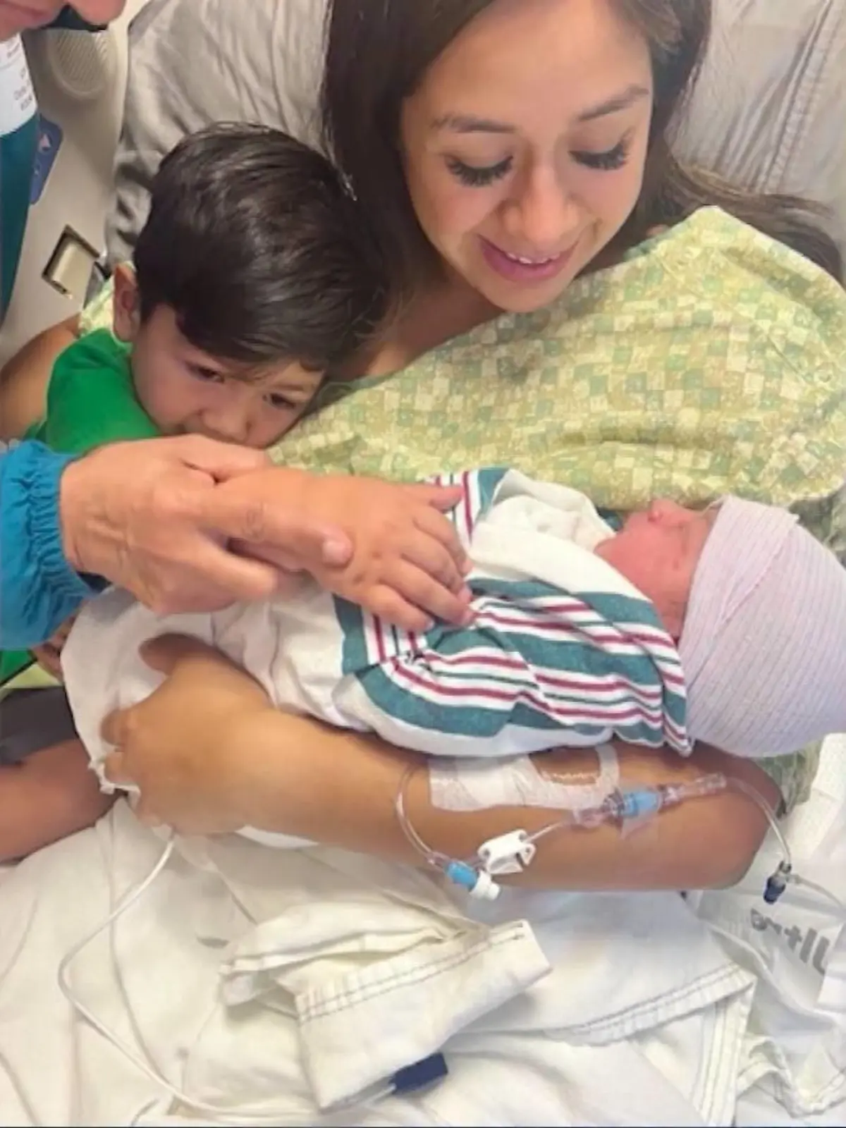 Krystina Pacheco mit ihren Kindern.