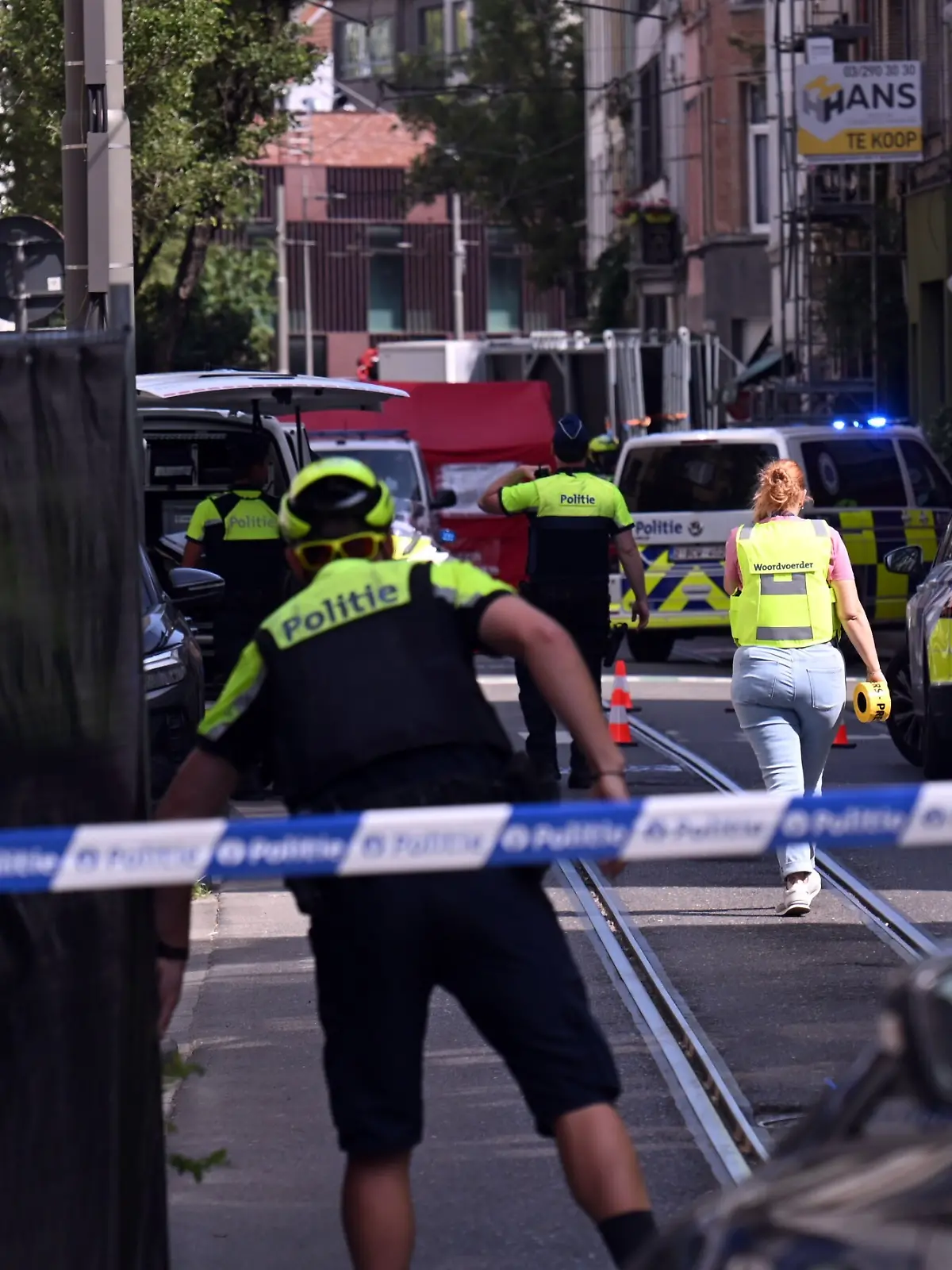 An dieser Stelle in Antwerpen (Belgien) stieß das Auto der Polizei mit dem Kind zusammen – es ist tot.