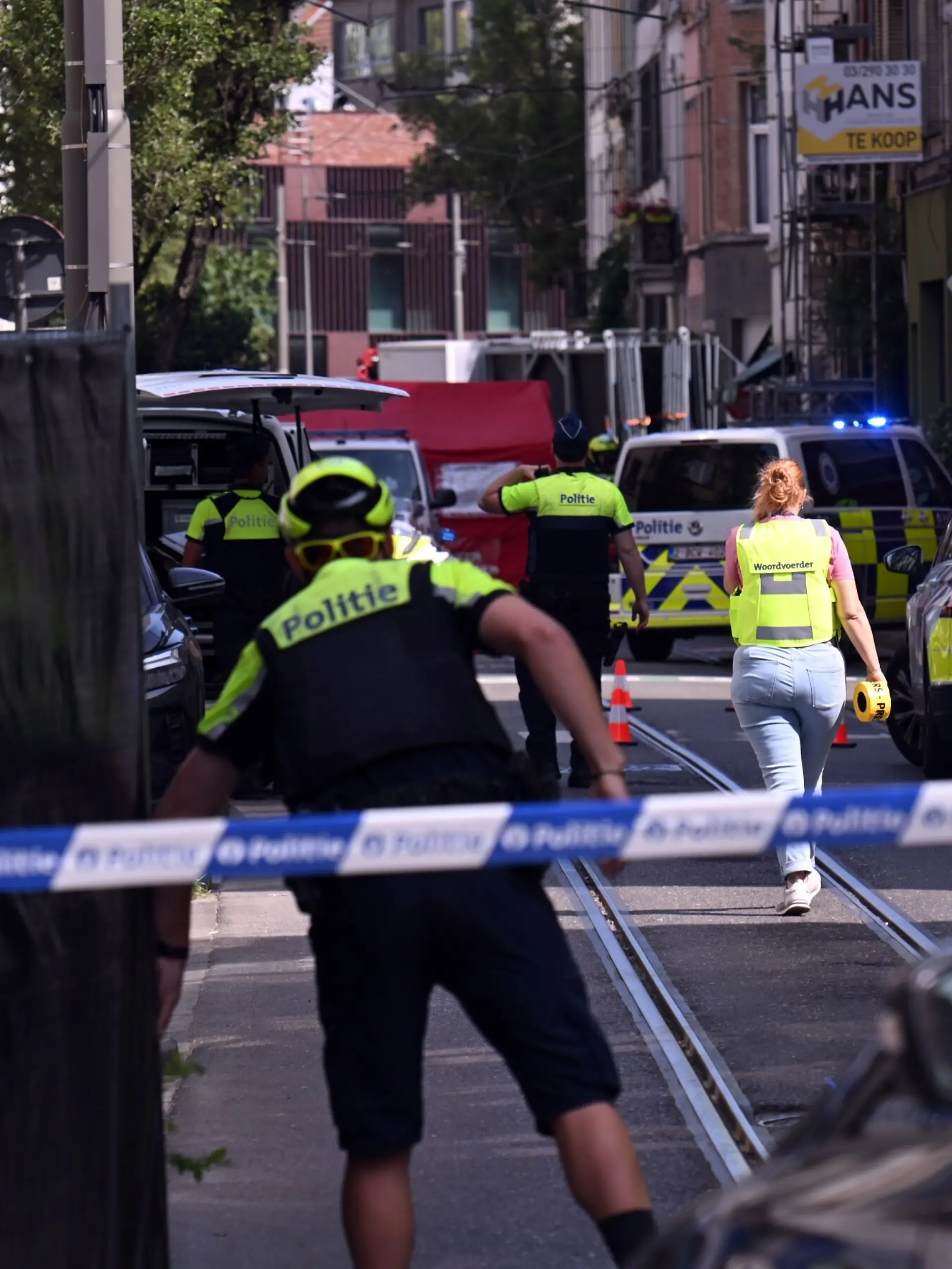 An dieser Stelle in Antwerpen (Belgien) stieß das Auto der Polizei mit dem Kind zusammen – es ist tot.