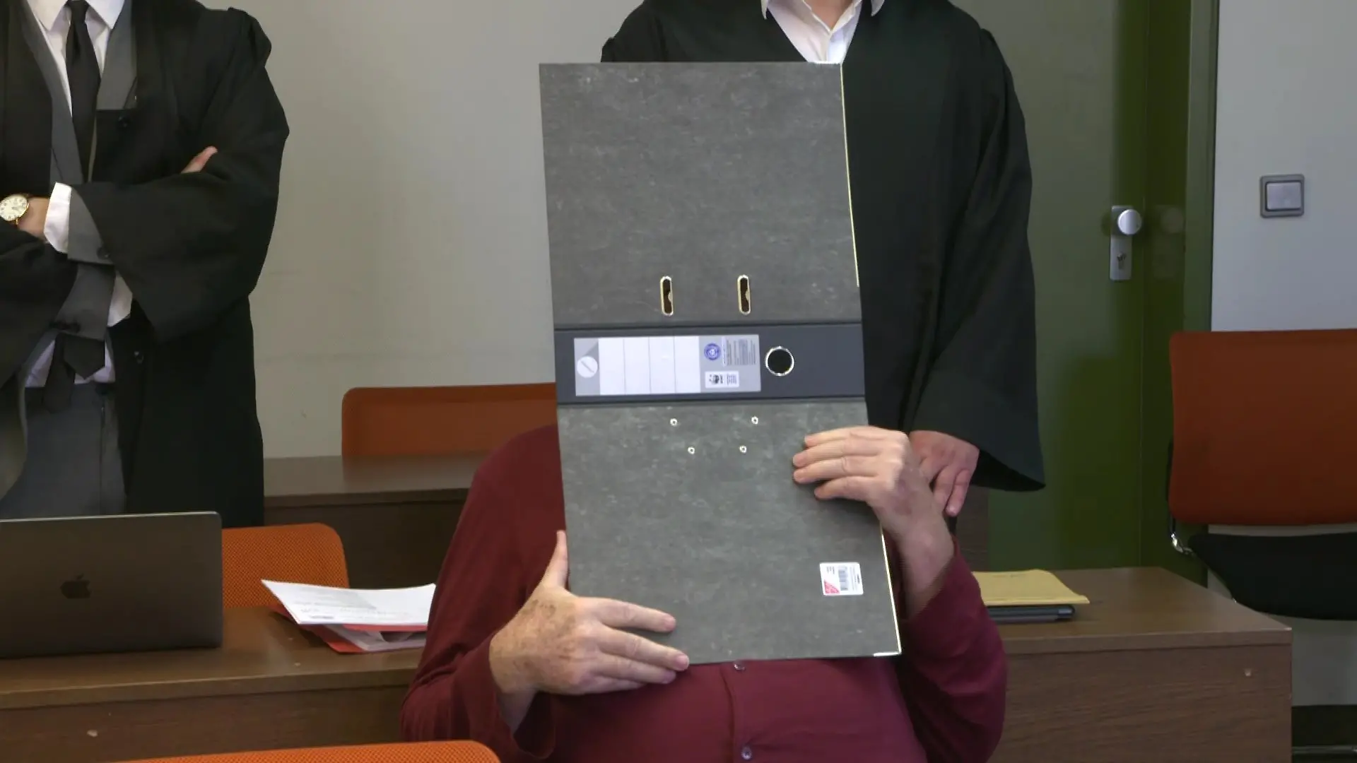 Wolfgang B. wegen Missbrauchs vor Gericht 