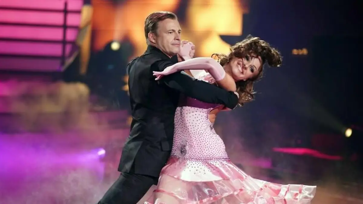 "Let's Dance": Discofox mit Absperrbändern und ein Befruchtungstanz