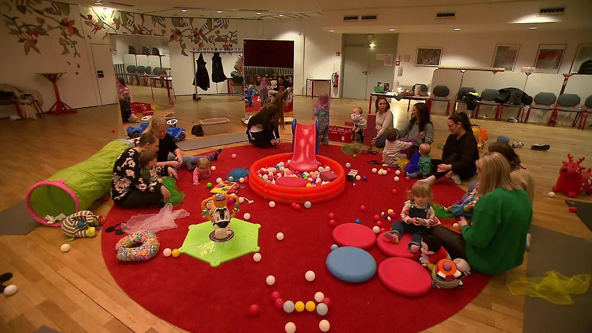 In der Babygruppe wird gelacht, getanzt und gespielt - echter Zusammenhalt, ganz ohne Vorurteile.