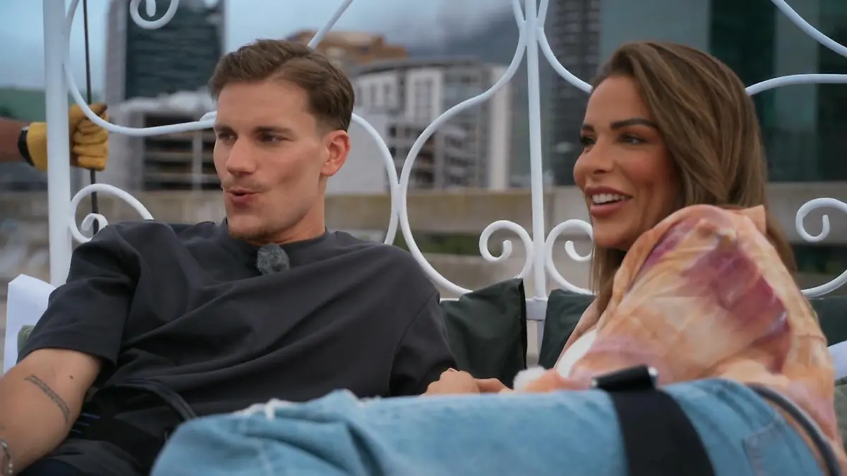 Bachelor Felix Stein und Nadine landen beim Einzeldate im Bett Romantik liegt in der Luft