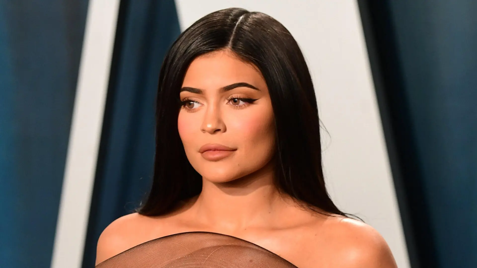 ARCHIV - 09.02.2020, USA, Los Angeles: Selfmade-Milliardärin Kylie Jenner kommt zur Vanity Fair Oscar Party am Rande der 92. Verleihung der Academy Awards. (zu dpa "Beautykrise in Corona-Zeiten: Hilfe bei Gelnägeln dringend gesucht") Foto: Ian West/PA Wire/dpa +++ dpa-Bildfunk +++