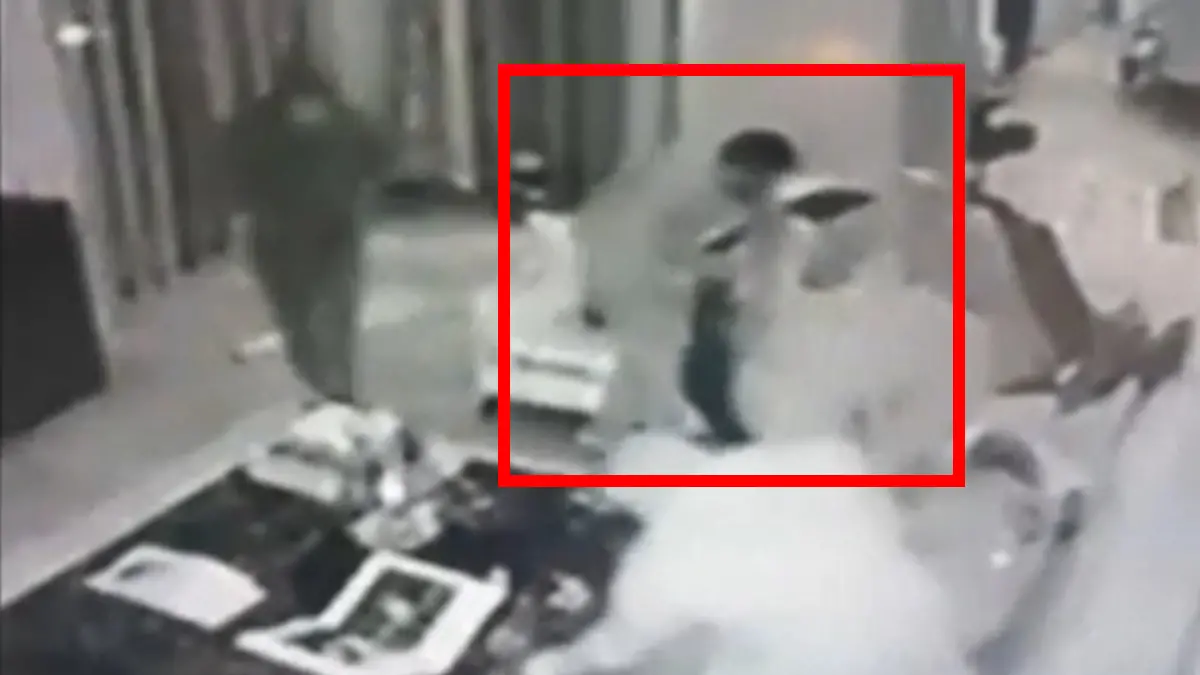 Vier maskierte Männer überfallen Carmen und Robert Geiss. Die 60-jährige Unternehmerin reißt einem der Täter die Maske vom Kopf.