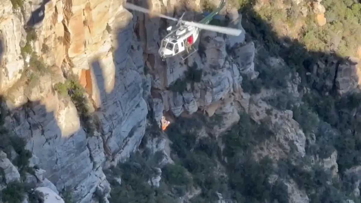 Ein Helikopter kann Janelle bergen