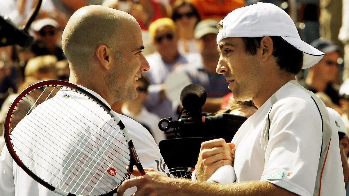 Andre Agassi (L) the United States shakes hands with Benjamin Becker of Germany after losing the final match of his career in their third round match on the seventh day of the 2006 US Open tennis tournament in Flushing Meadows, New York on Sunday 03 September 2006. EPA/JUSTIN LANE +++(c) dpa - Bildfunk+++