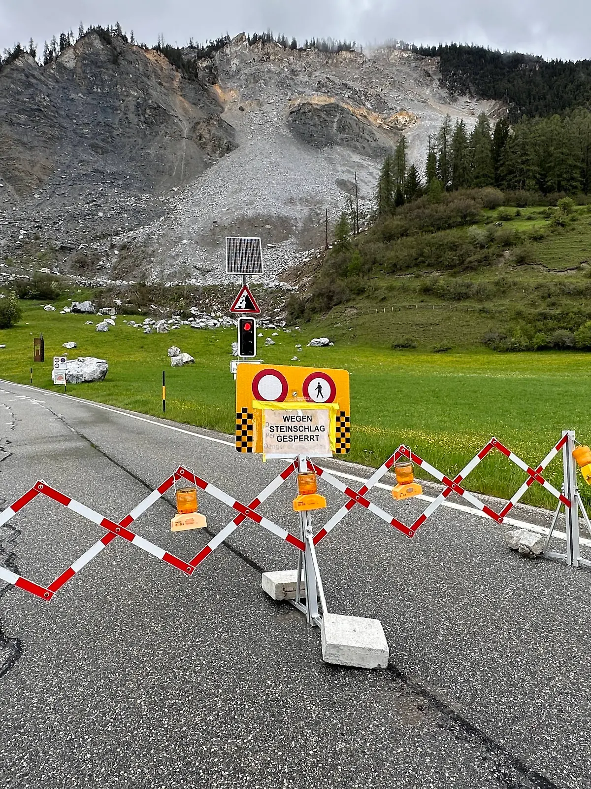 Riesige Felsmassen bedrohen Dorf Brienz