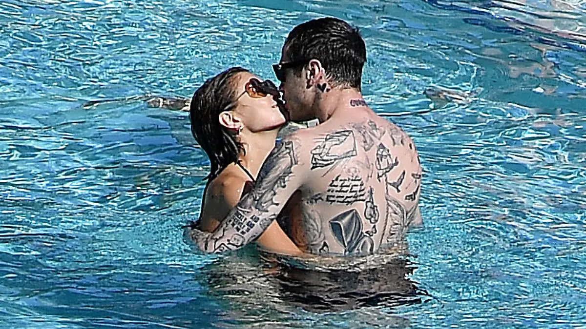 Kaia Gerber and Pete Davidson pack on the PDA in Miami Beach,Florida.Pete and Kaia spent the day at the pool before attending a friends wedding at night.
Pictured: Kaia Gerber,Pete Davidson
Ref: SPL5131356 231119 NON-EXCLUSIVE
Picture by: Robert O'Neil / SplashNews.com
Splash News and Pictures
Los Angeles: 310-821-2666
New York: 212-619-2666
London: +44 (0)20 7644 7656
Berlin: +49 175 3764 166
photodesk@splashnews.com
World Rights,