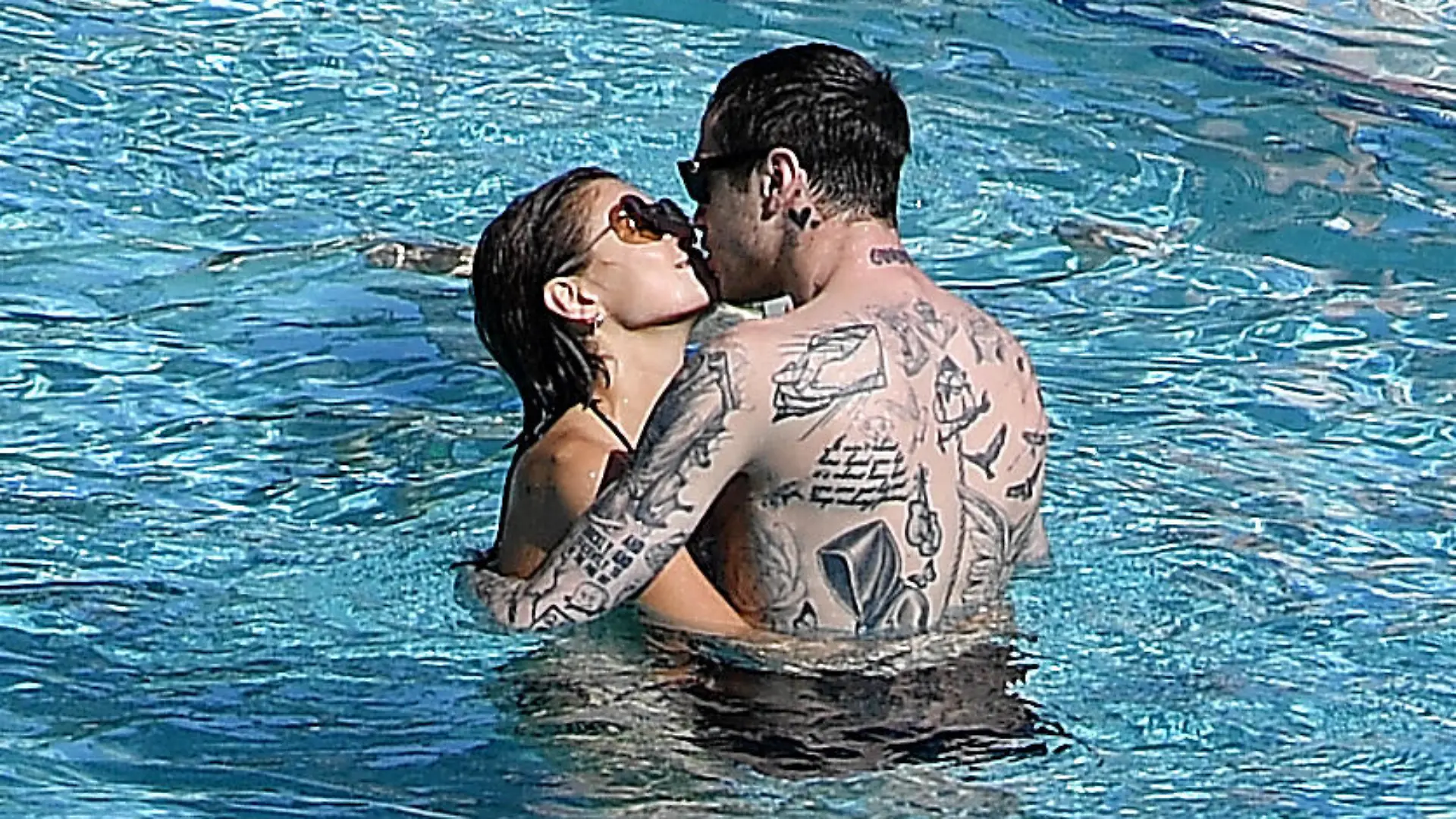 Kaia Gerber and Pete Davidson pack on the PDA in Miami Beach,Florida.Pete and Kaia spent the day at the pool before attending a friends wedding at night.
Pictured: Kaia Gerber,Pete Davidson
Ref: SPL5131356 231119 NON-EXCLUSIVE
Picture by: Robert O'Neil / SplashNews.com
Splash News and Pictures
Los Angeles: 310-821-2666
New York: 212-619-2666
London: +44 (0)20 7644 7656
Berlin: +49 175 3764 166
photodesk@splashnews.com
World Rights,