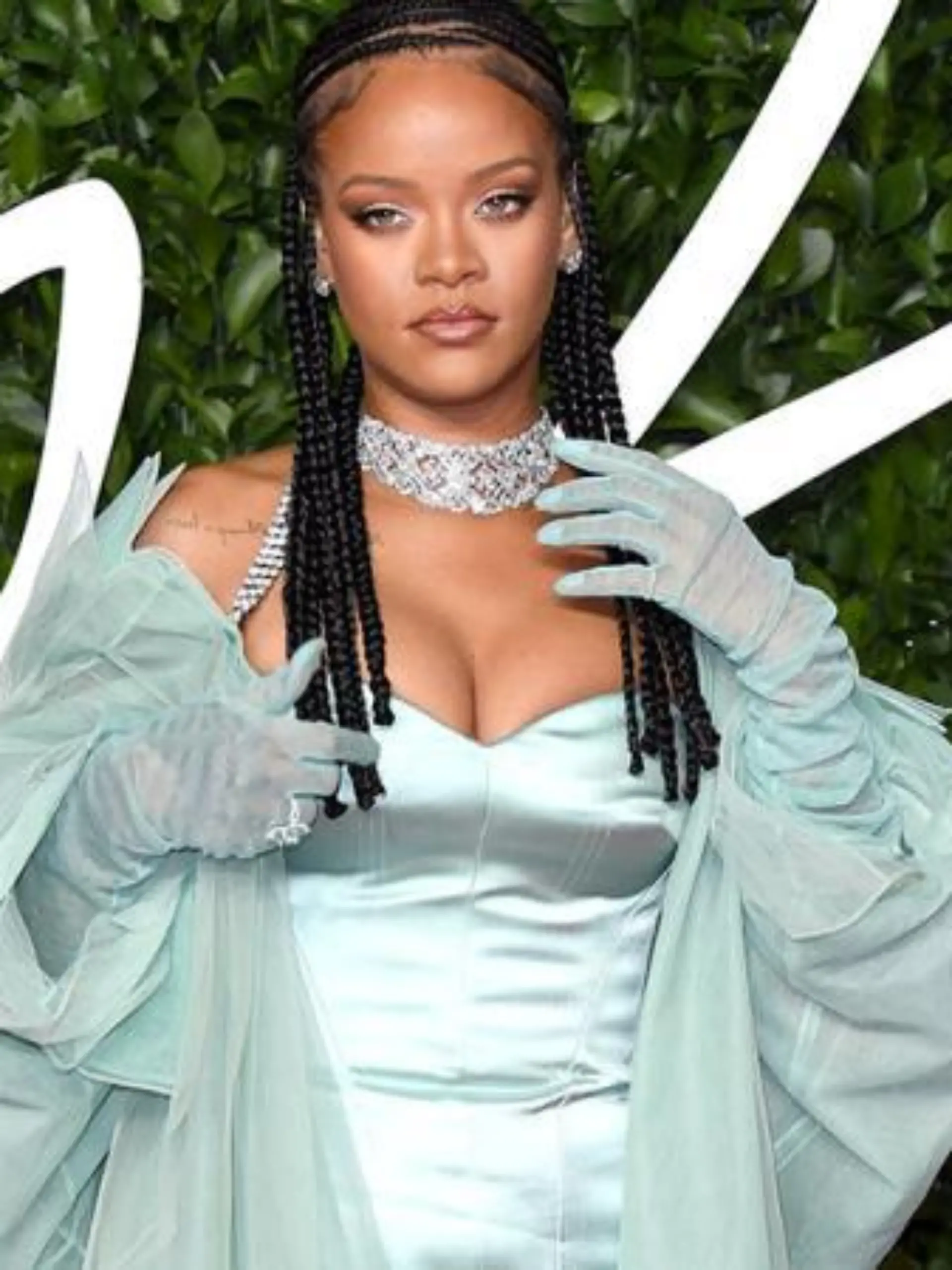 Rihanna präsentiert neue Fenty Beauty-Produkte