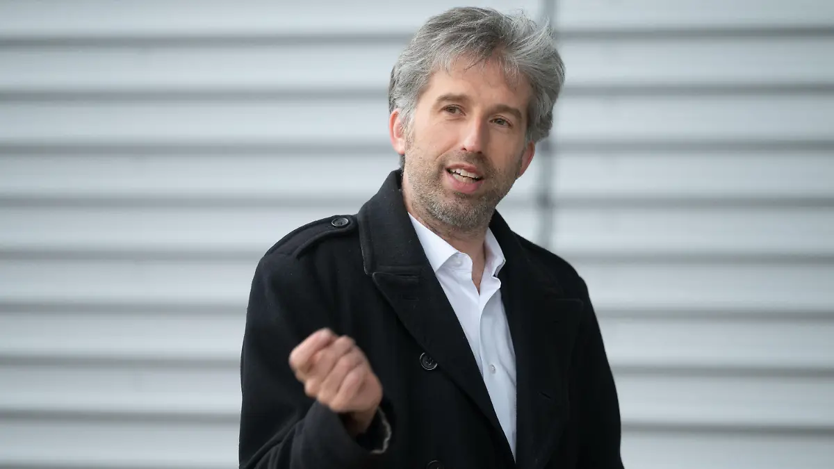 ARCHIV - 11.03.2021, Baden-Württemberg, Tübingen: Boris Palmer (Bündnis 90/Die Grünen), Oberbürgermeister von Tübingen, nimmt an einem Pressetermin der Stadt Tübingen zur Übergabe von Corona-Schnelltests teil. (zu dpa: «Boris Palmer zieht Bilanz zum «Tübinger Weg»») Foto: Marijan Murat/dpa +++ dpa-Bildfunk +++