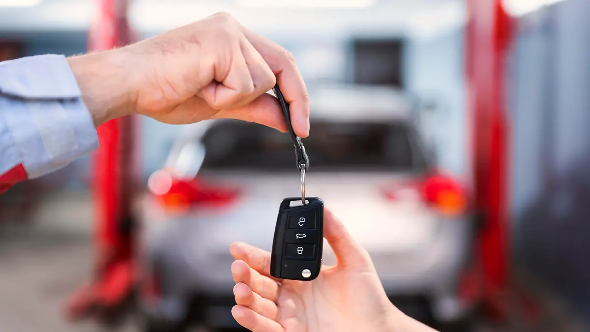 Deutschlandweit können systemrelevante Berufsgruppen sich gerade für einen Monat umsonst ein Auto mieten, um zur Arbeit zu kommen
