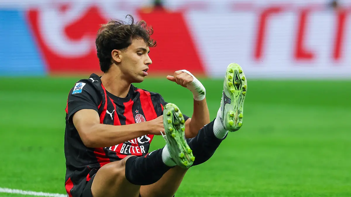 João Felix im Trikot von AC Mailand.