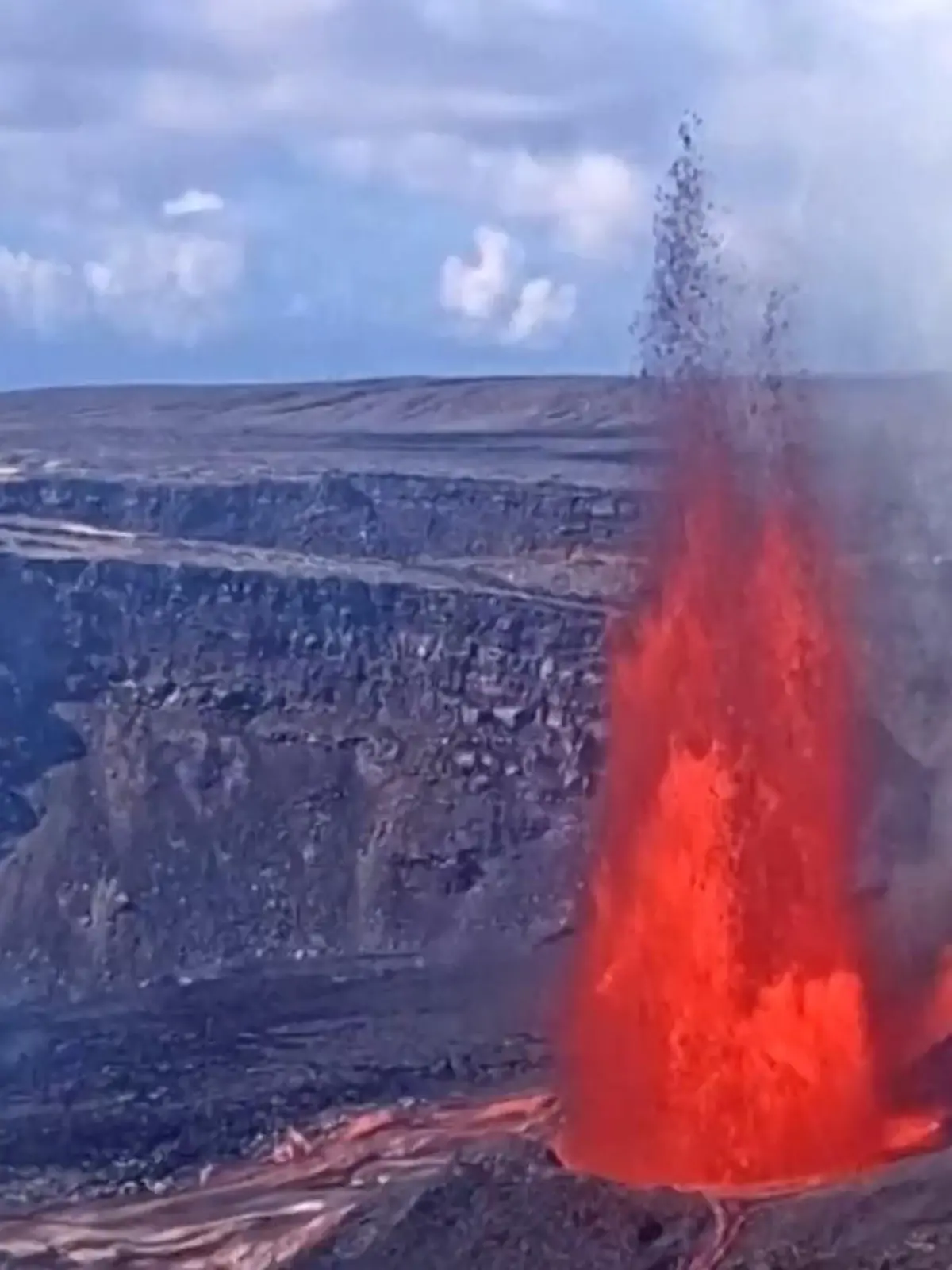 Vulkanausbruch auf Hawaii! Kilauea schießt Lava 300 Meter in den Himmel