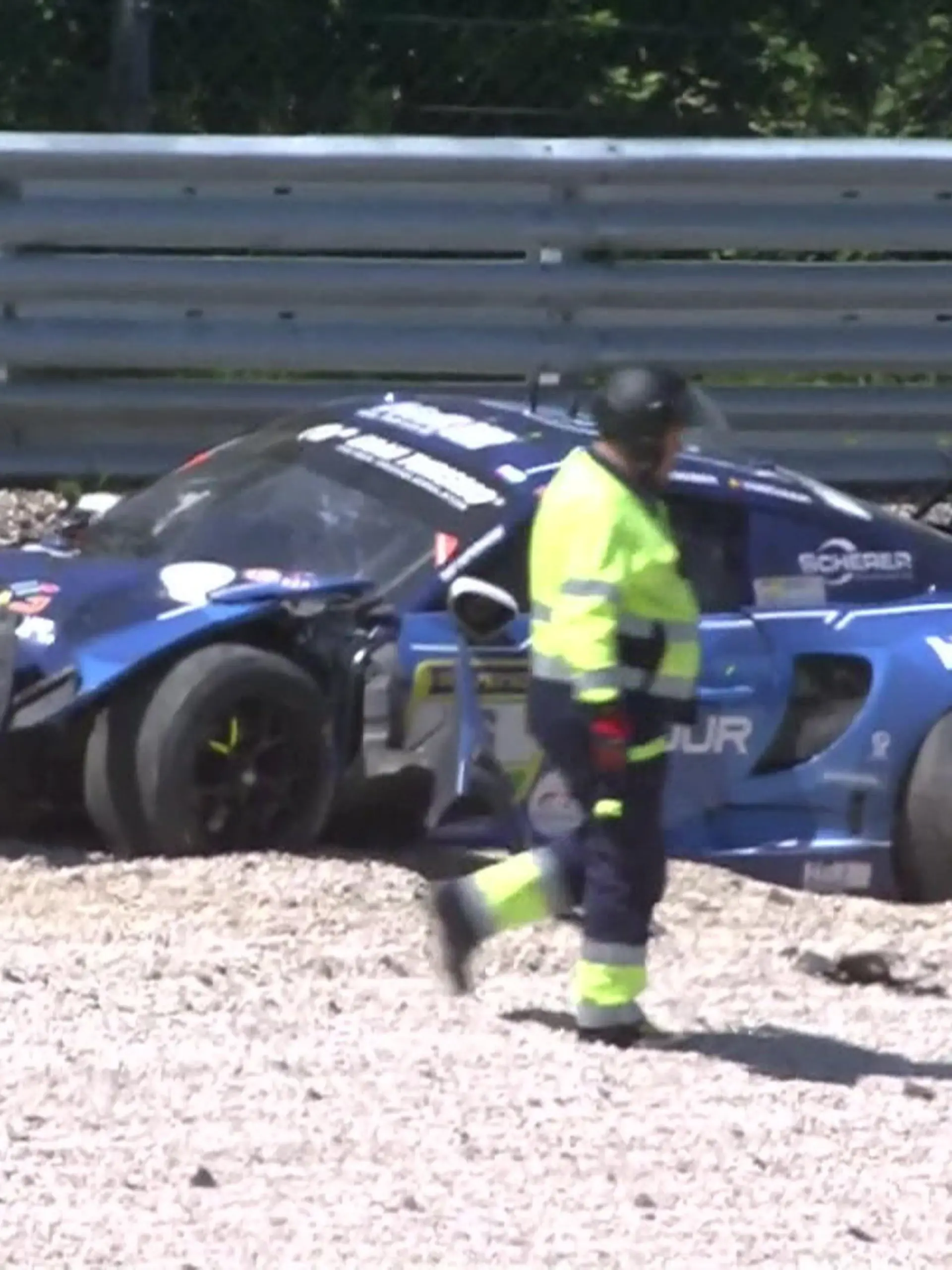 Bild zu: "Im Video: Horror-Crash vor 24-Stunden-Rennen am Nürburgring"