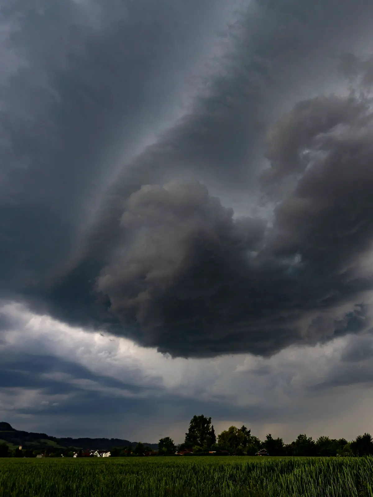 Wetter-Chaos in Deutschland: Unwetter nach extremer Hitze, Eine ungewöhnliche Mai-Hitze mit Temperaturen über 33 Grad am