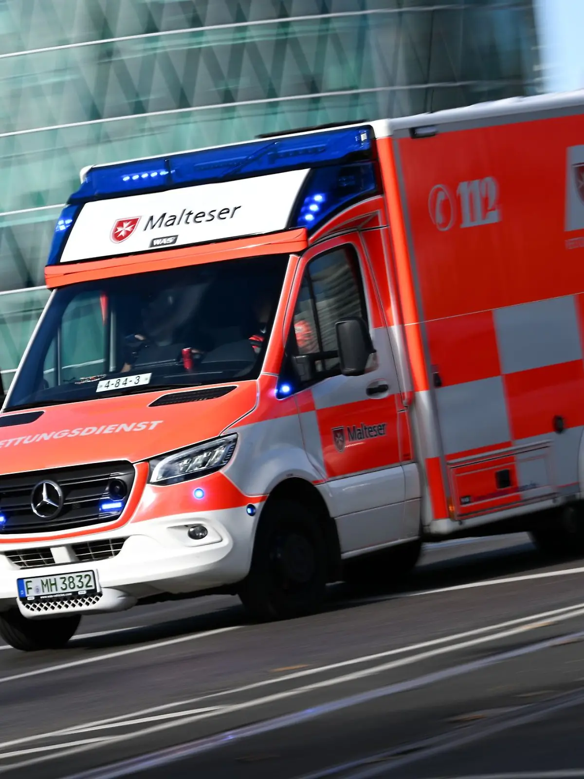 Bild zu: "Er trat plötzlich auf die Straße! Bus erfasst Jungen (2) in Osnabrück"
