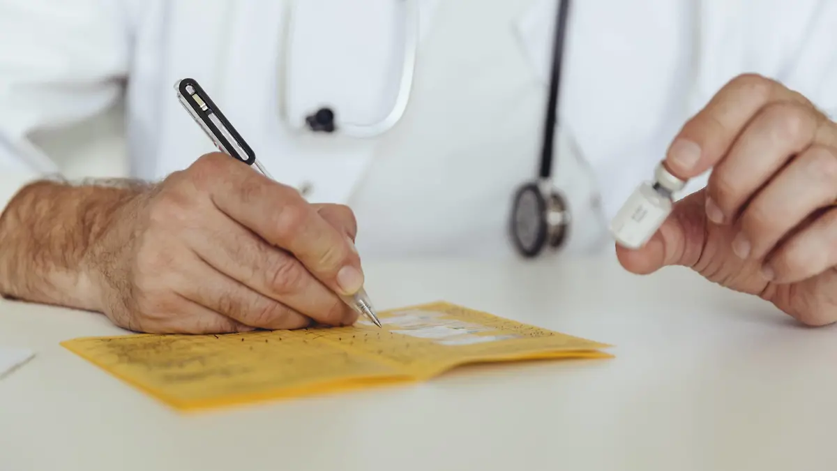 Doctor filling in immunization card model released Symbolfoto property released PUBLICATIONxINxGERxSUIxAUTxHUNxONLY MFF04478