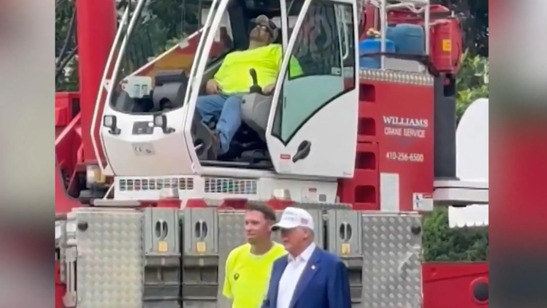 Klares Statement?! Kranfahrer pennt seelenruhig bei Trump-Besuch Fotos mit dem US-Präsidenten? Juckt ihn nicht!