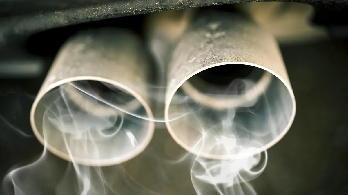  Qualmender Autoauspuff *** Smoke Car Exhaust