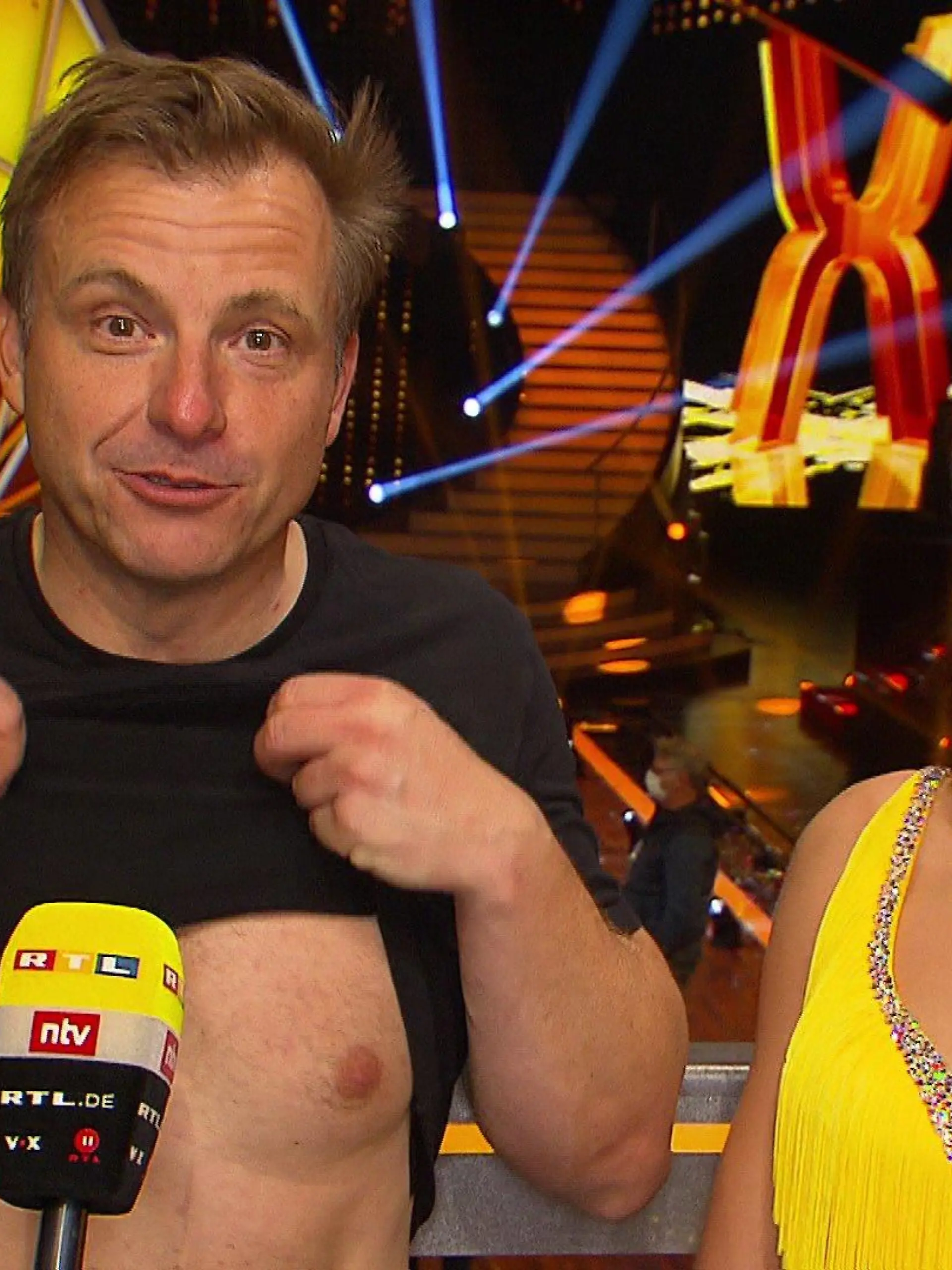 Martin Klempnow zeigt seinen neuen Body.