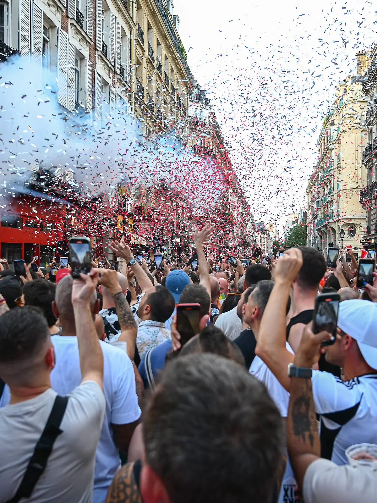 Die Fête de la Musique ist eine große Open-Air-Party, die jedes Jahr zum Sommeranfang stattfindet. 