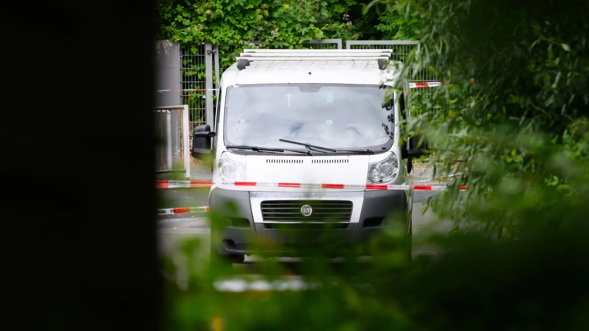 Das Fluchtfahrzeug wurde am Mittag abgeschleppt.