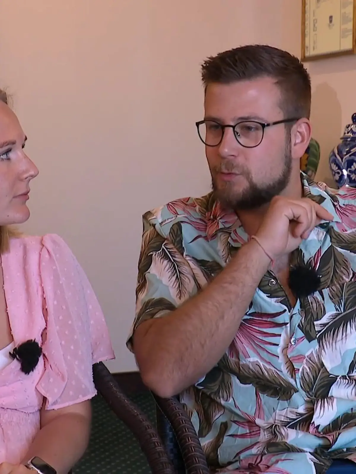 Bild zu: "Tim & Leonie staunen über ihre Suite"