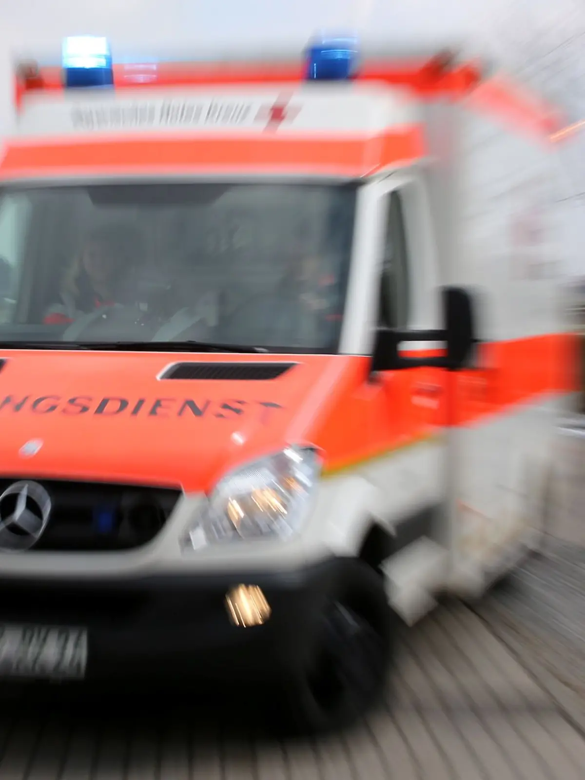 Bild zu: "Auto überschlägt sich – Baby schwer verletzt
"