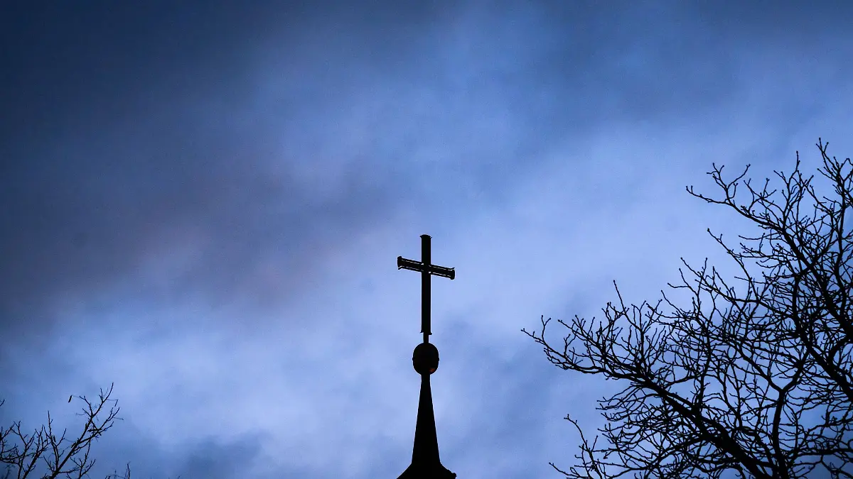 Ein 2011 gestorbener evangelischer Pastor wird als Missbrauchstäter beschuldigt. (Symbolbild)