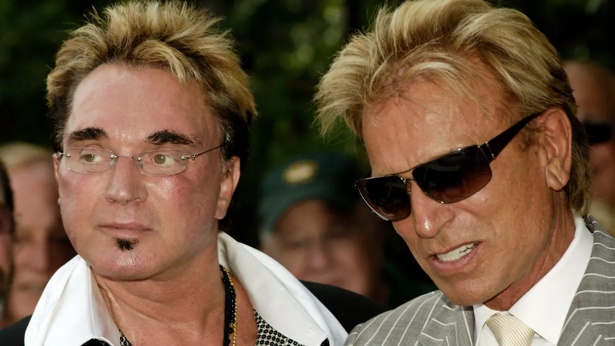 Magicians Siegfried and Roy received a Star on the Las Vegas Walk of Stars. The star is located in front of the Mirage Resort where the duo performed since 1993. Roy walked from the car to the ceremony location. Hundreds of fans gathered to watch the ceremony. Following the ceremony, the press were shuttled to the tiger habitat to celebrate Roy's 62nd birthday.