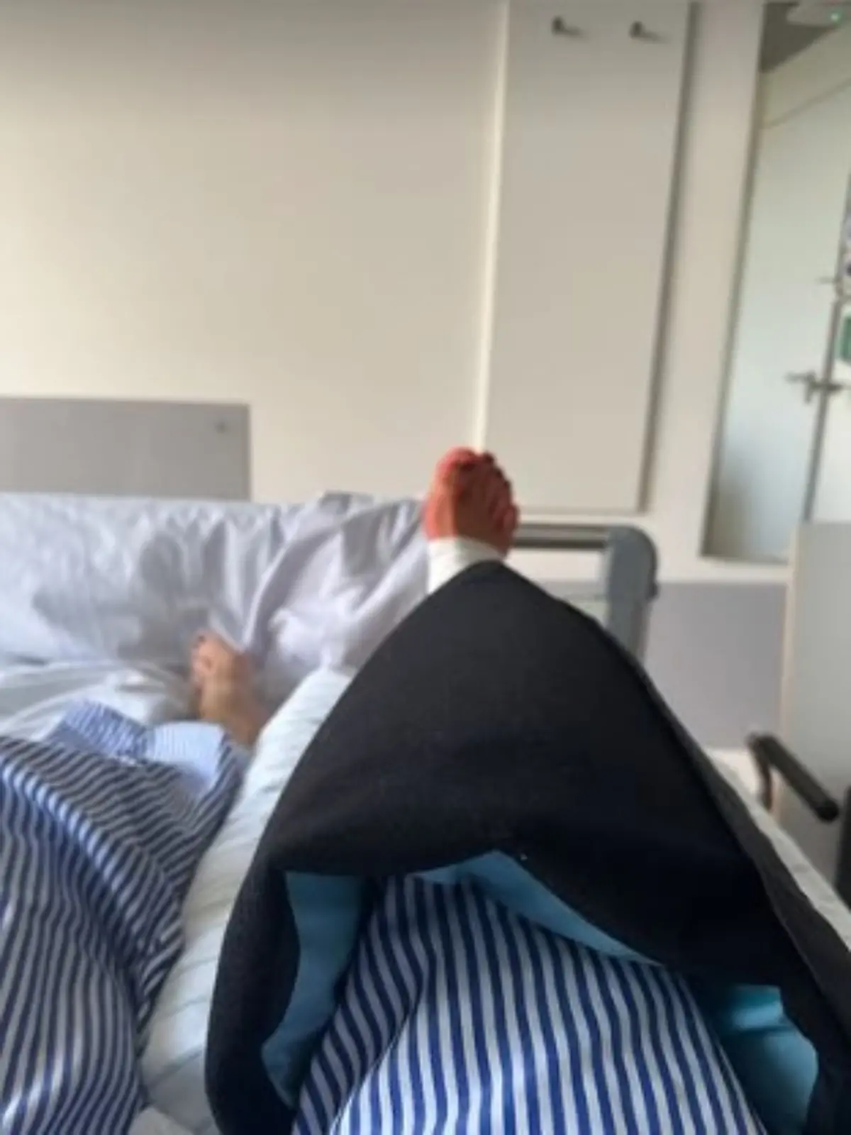 Katja Burkard meldet sich aus dem Krankenbett.
