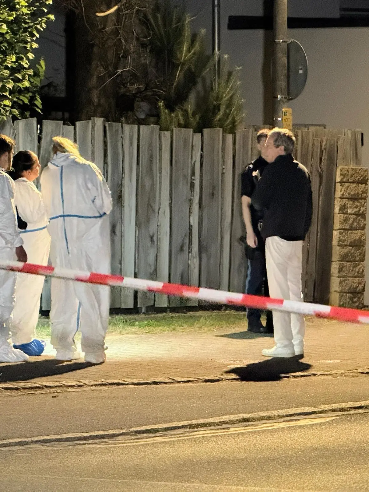 Bild zu: "„Sie hat ihm das Messer in den Hals gestochen“ – Mordprozess gegen 19-Jährige hat begonnen"