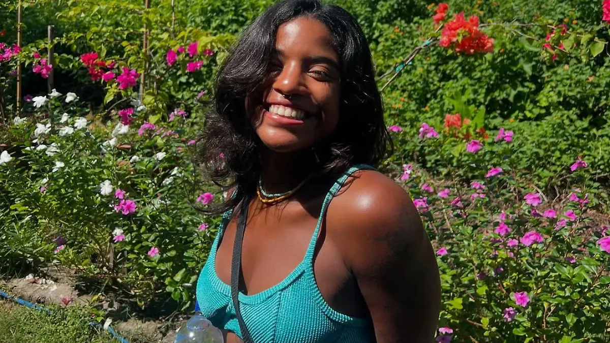 Juliana Marins strahlt auf einem Instagram-Foto mit der Sonne um die Wette.