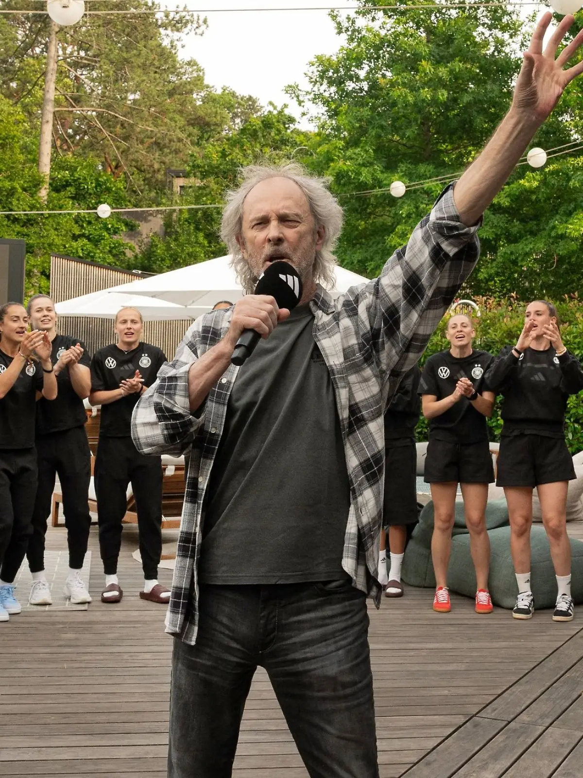 Bild zu: "Kult-Hit von Wolfgang Petry wird Team-Hymne unserer DFB-Frauen"