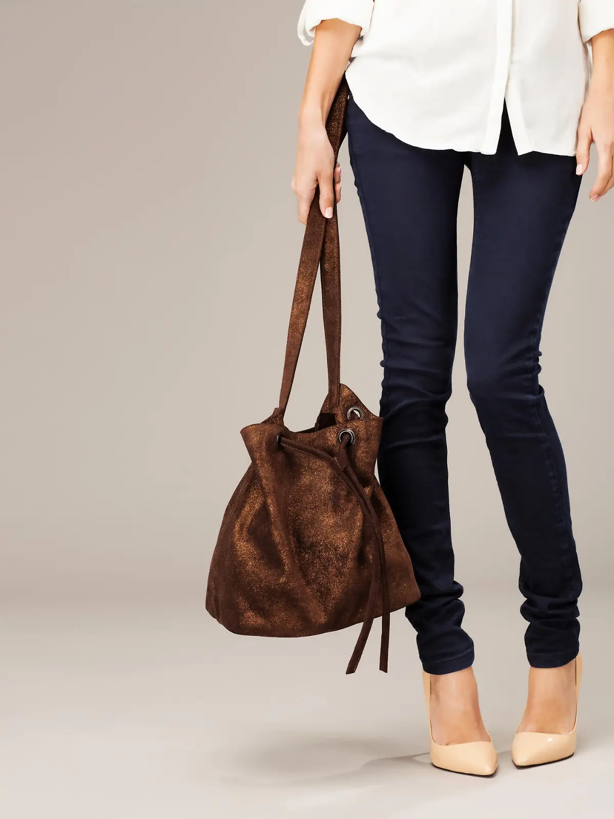 Elegant woman with a fashion bag