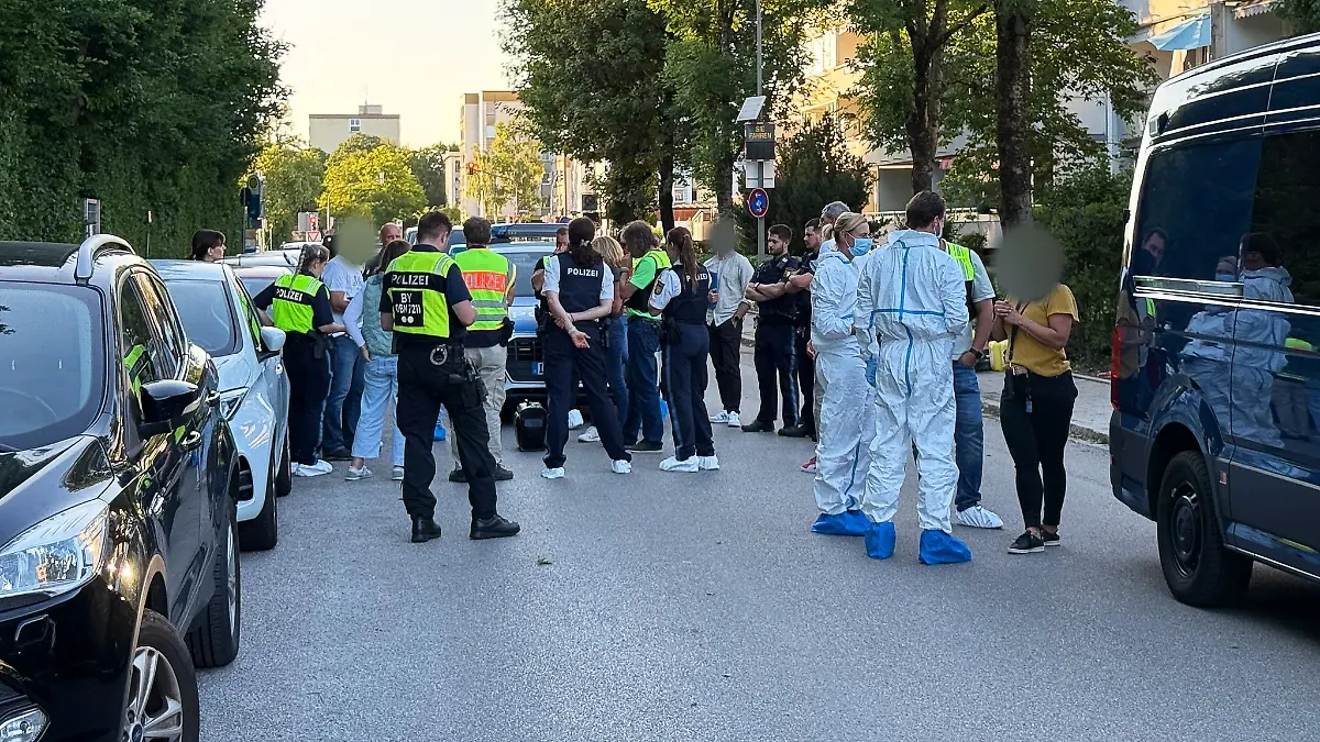 Die Polizei sucht mit einem Großaufgebot nach dem dritten Mann.