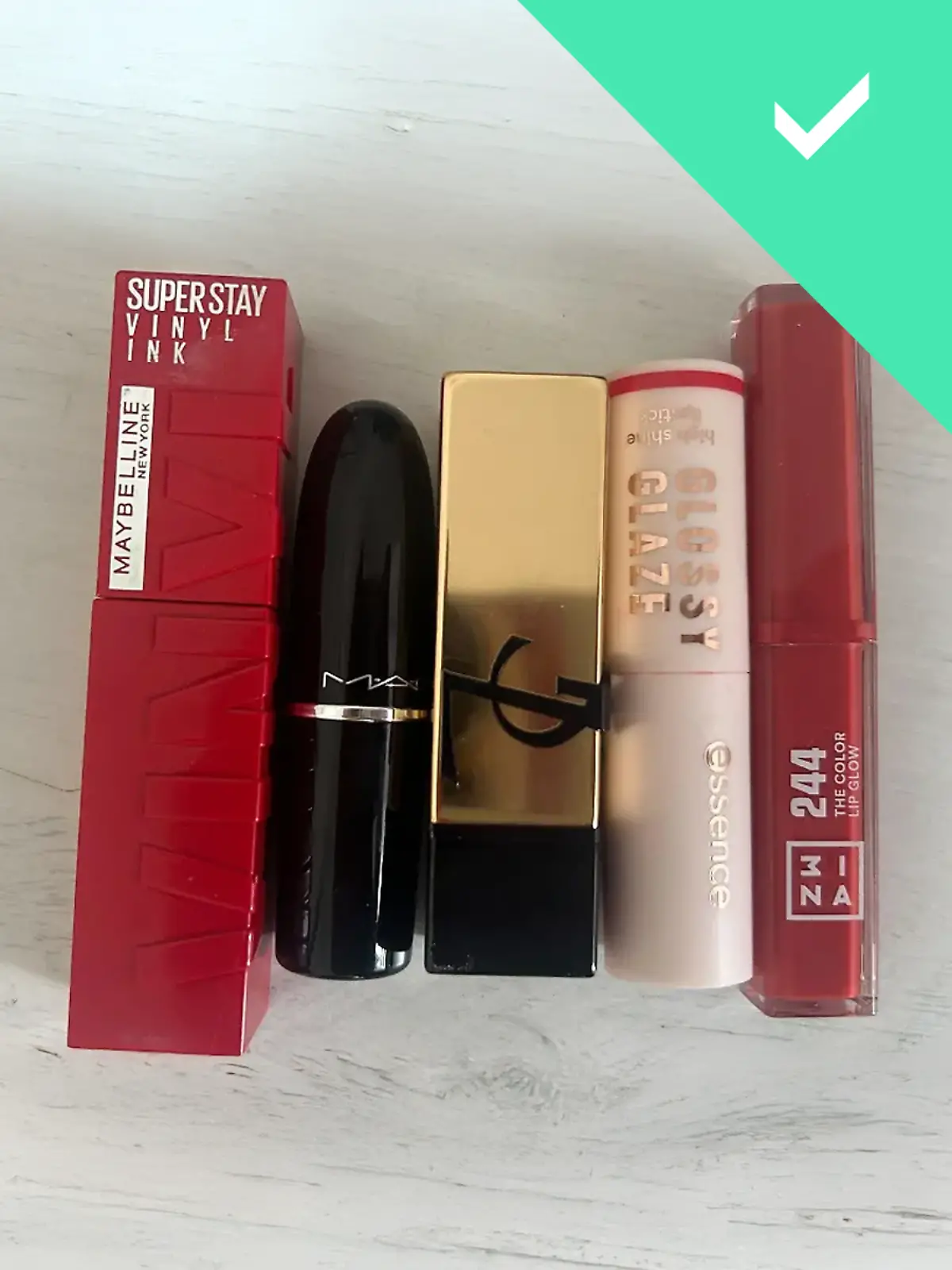Bild zu: "RTL testet Lippenstifte"