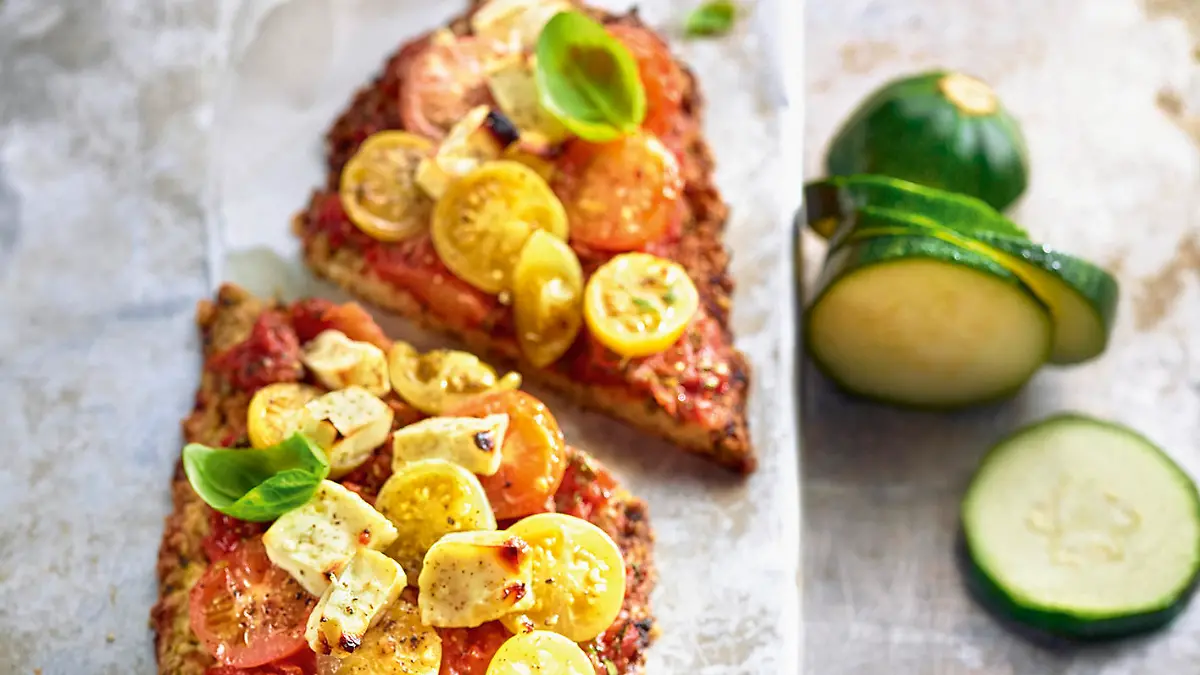 Pizza mit Zucchiniboden - ein Rezept von Dr. Anne Fleck