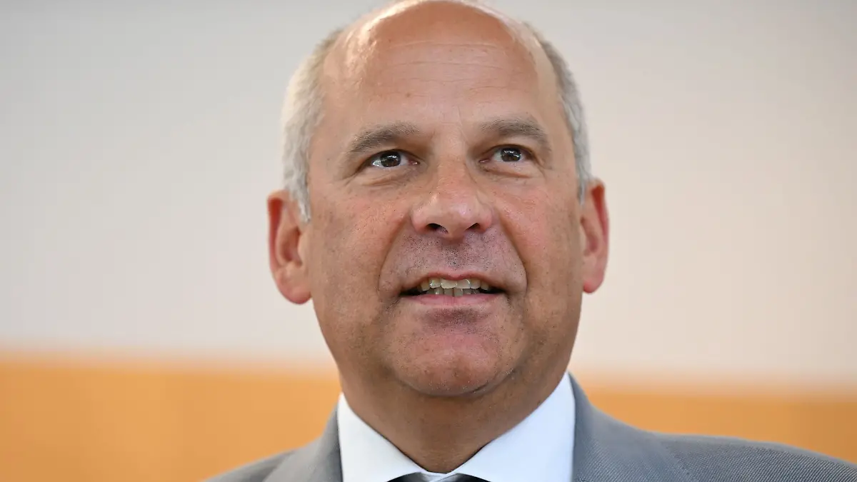 Innenminister Poseck will den Landesverfassungsschutz stärken. (Archivbild)