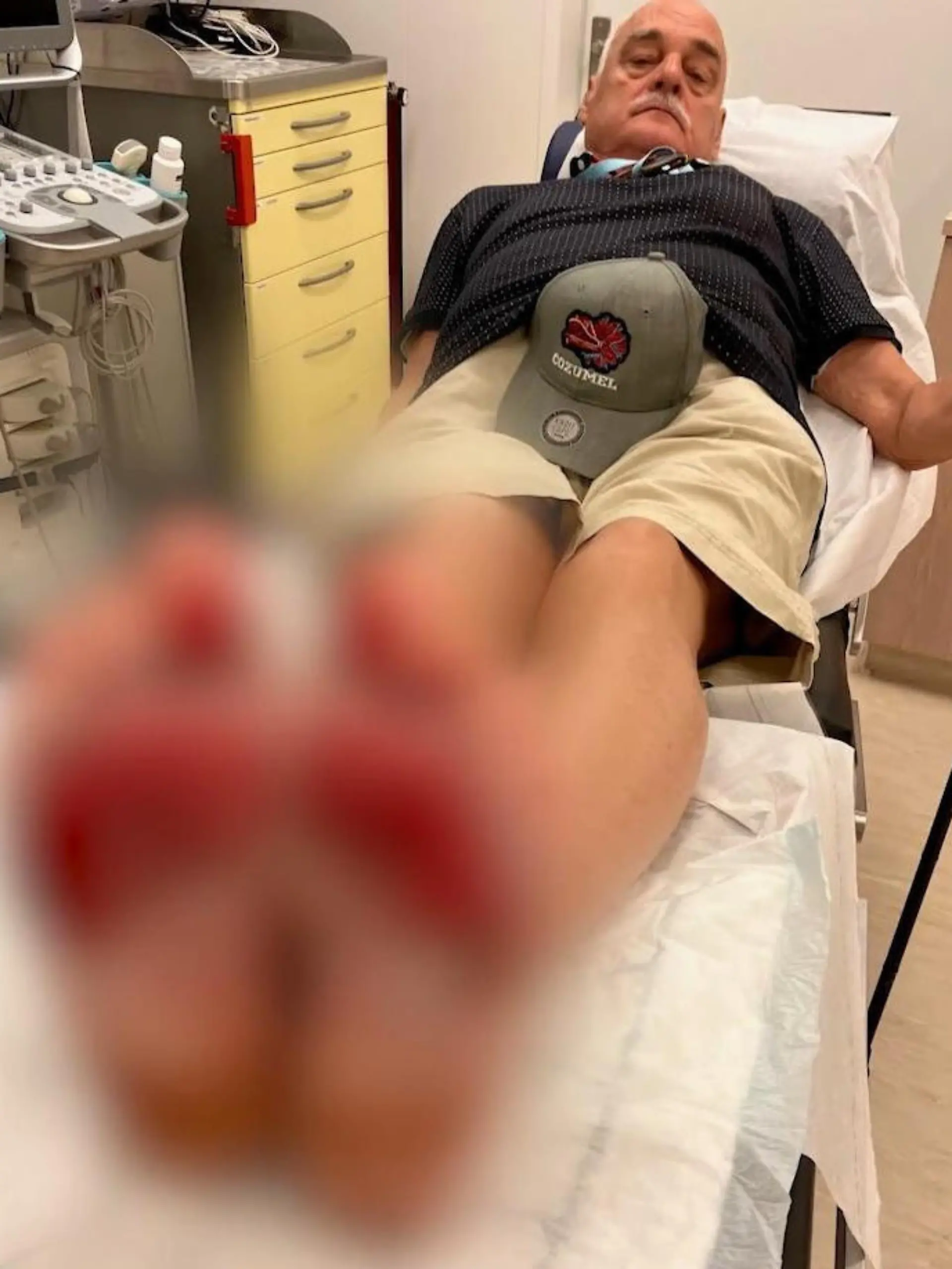 Ulrich Brünicke auf der Krankenstation von „Mein Schiff”.