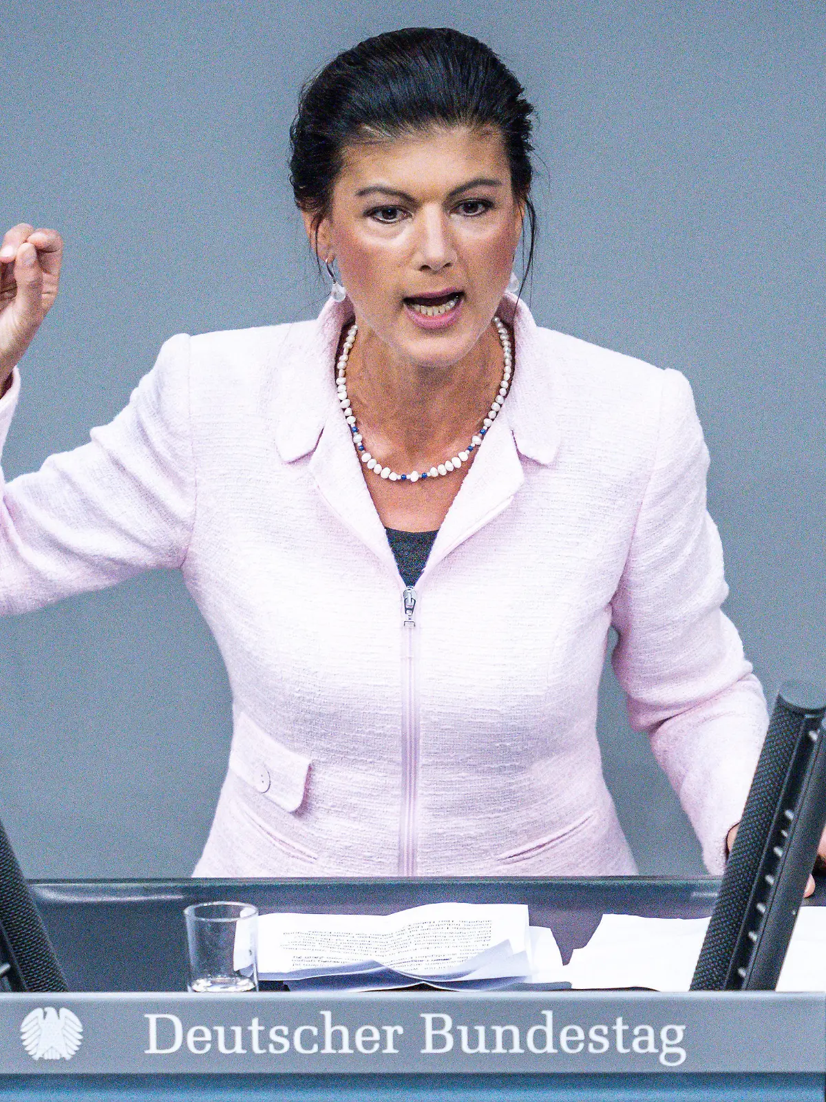 ARCHIV - 08.09.2022, Berlin: Sahra Wagenknecht (Die Linke), spricht in der Debatte zum Etat Wirtschaft und Klimaschutz. (zu dpa «Wagenknecht will bis Jahresende über Parteigründung entscheiden») Foto: Michael Kappeler/dpa +++ dpa-Bildfunk +++
