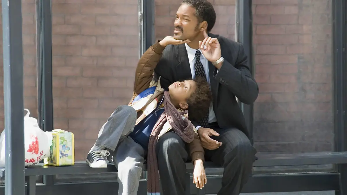 DAS STREBEN NACH GLÜCK The Pursuit of Happyness USA 2006 Gabriele Muccino The Pursuit of Happyness / Chris Gardner (WILL SMITH) with his son Christopher (JADEN SYRE SMITH) Regie: Gabriele Muccino aka. The Pursuit of Happyness / DAS STREBEN NACH GLÜCK USA 2006 Copyright: KPA !AUFNAHMEDATUM GESCHÄTZT! Nur redaktionelle Nutzung im Zusammenhang mit dem Film. Editorial usage only and only related to the movie. Im Falle anderer Verwendungen, kontaktieren Sie uns bitte. For other uses, please contact us. UnitedArchives00679990
