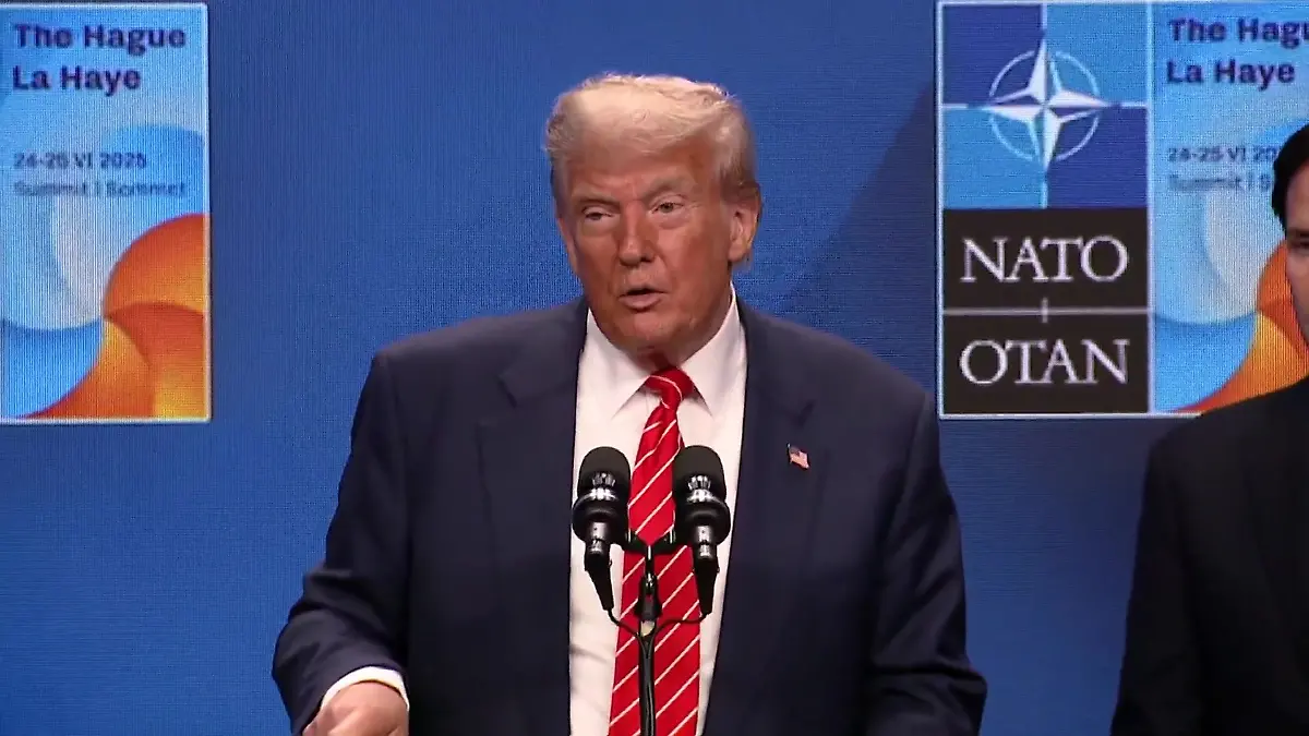 US-Präsident Trump sichtlich gerührt während der Pressekonferenz in Den Haag 